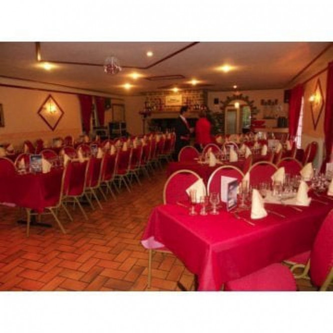 Steel-Spoon-Backed-Banqueting-Chair-Red-Gold